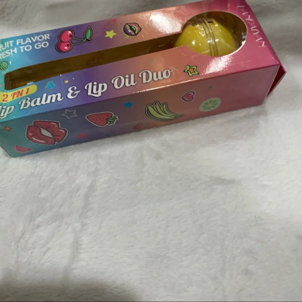 Yellow 2 in 1 Lollipop Lip Balm and Lip Gloss Oil Temperature Color Changing NIB